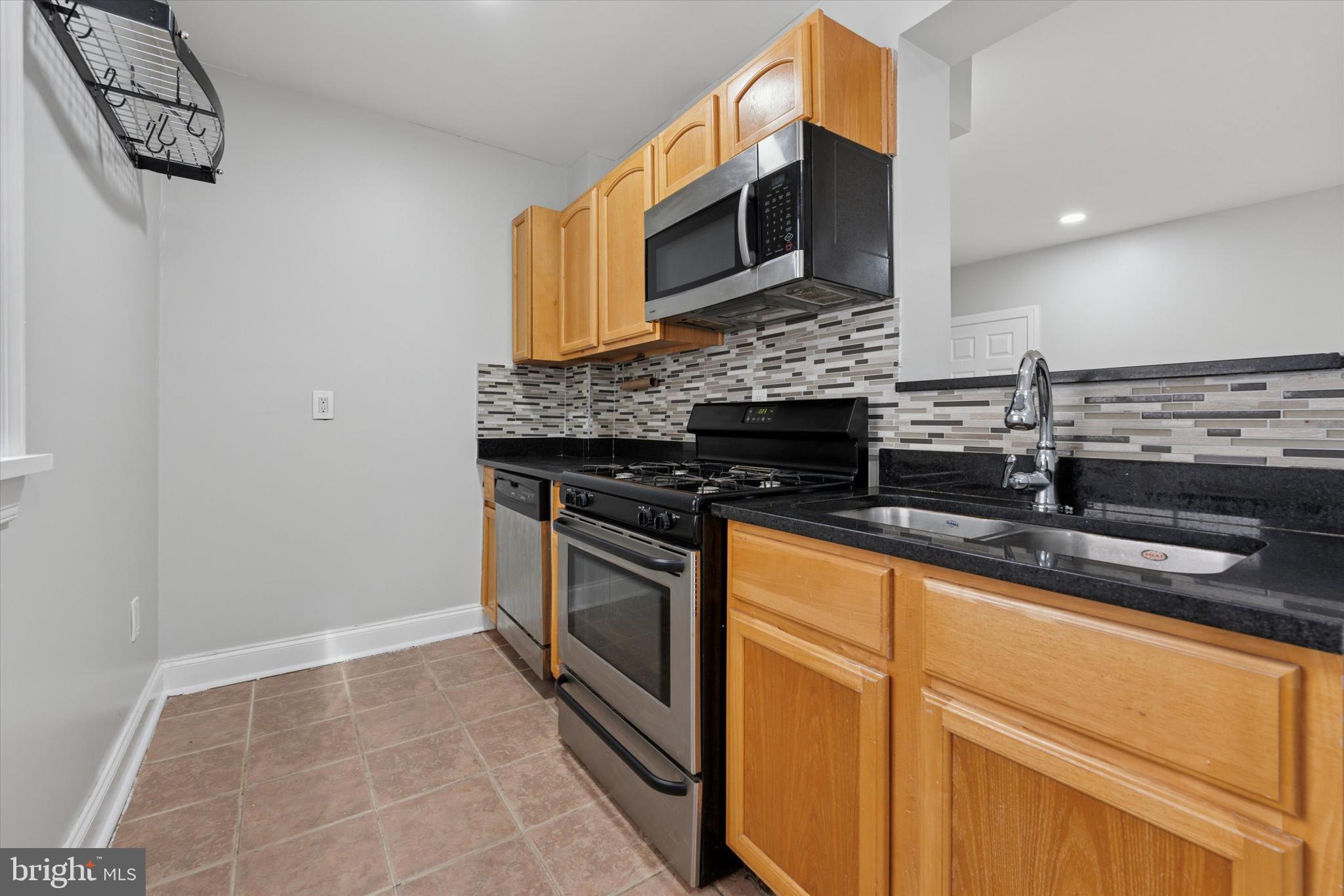 PHILADELPHIA (SOUTHWEST) - Residential Lease