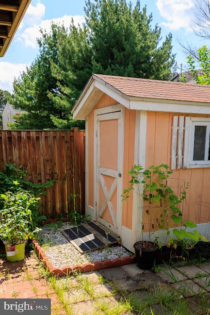 WILLOWS OF POTOMAC - Residential