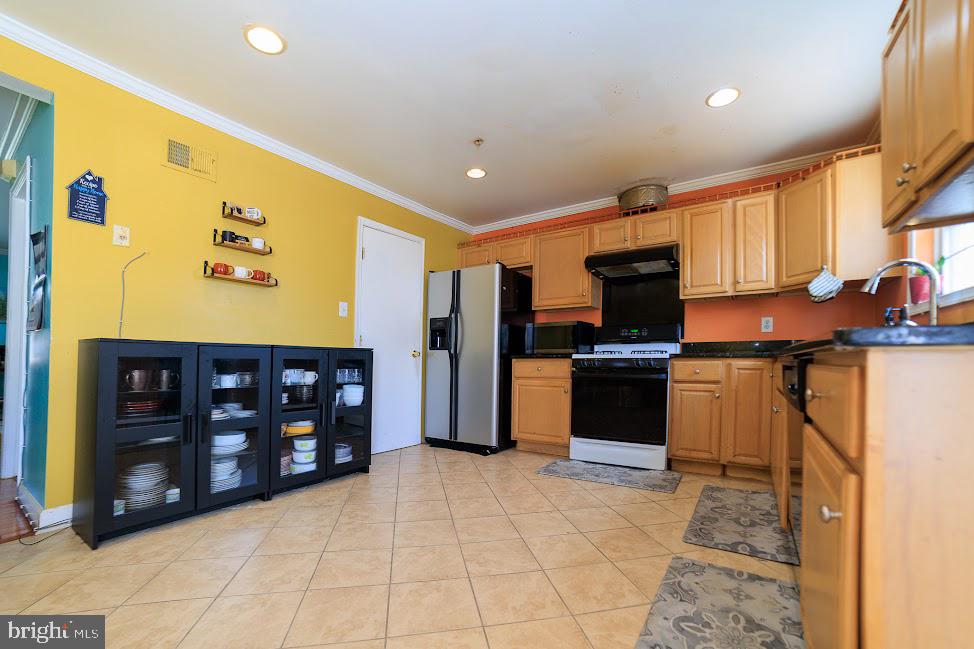 WILLOWS OF POTOMAC - Residential