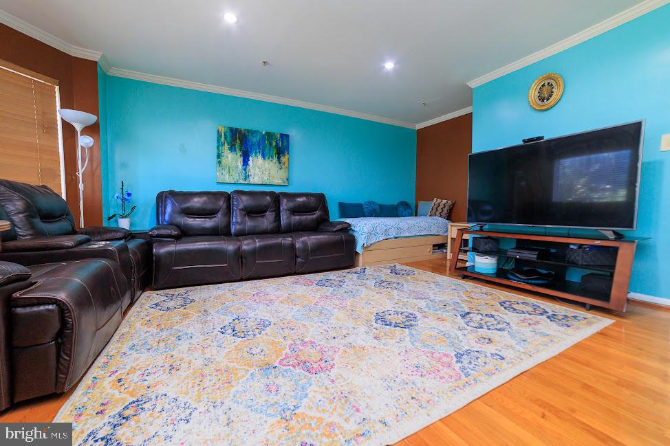 WILLOWS OF POTOMAC - Residential