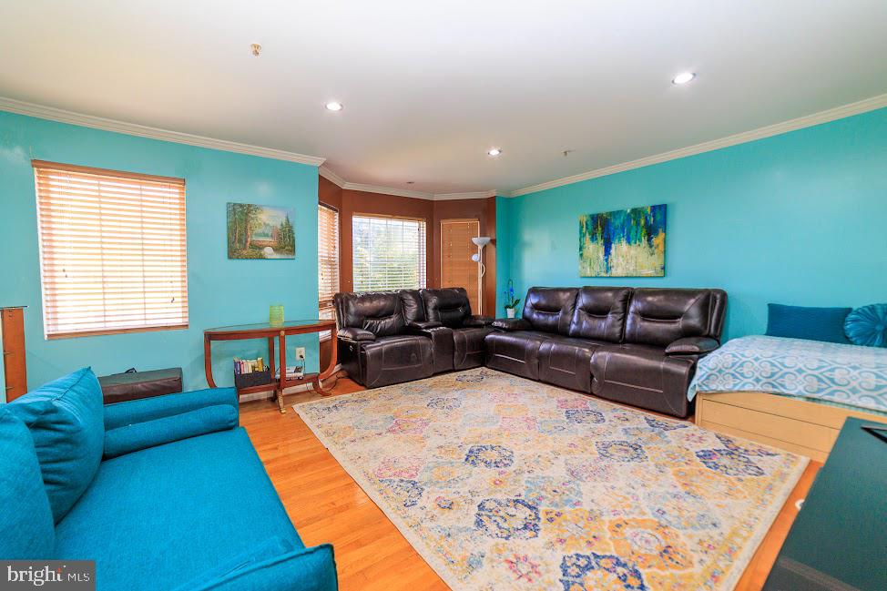 WILLOWS OF POTOMAC - Residential