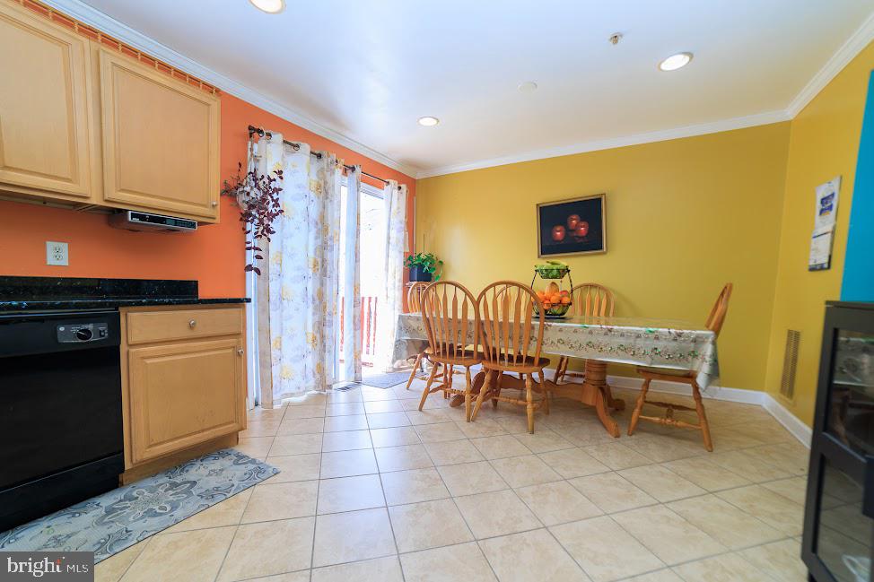 WILLOWS OF POTOMAC - Residential