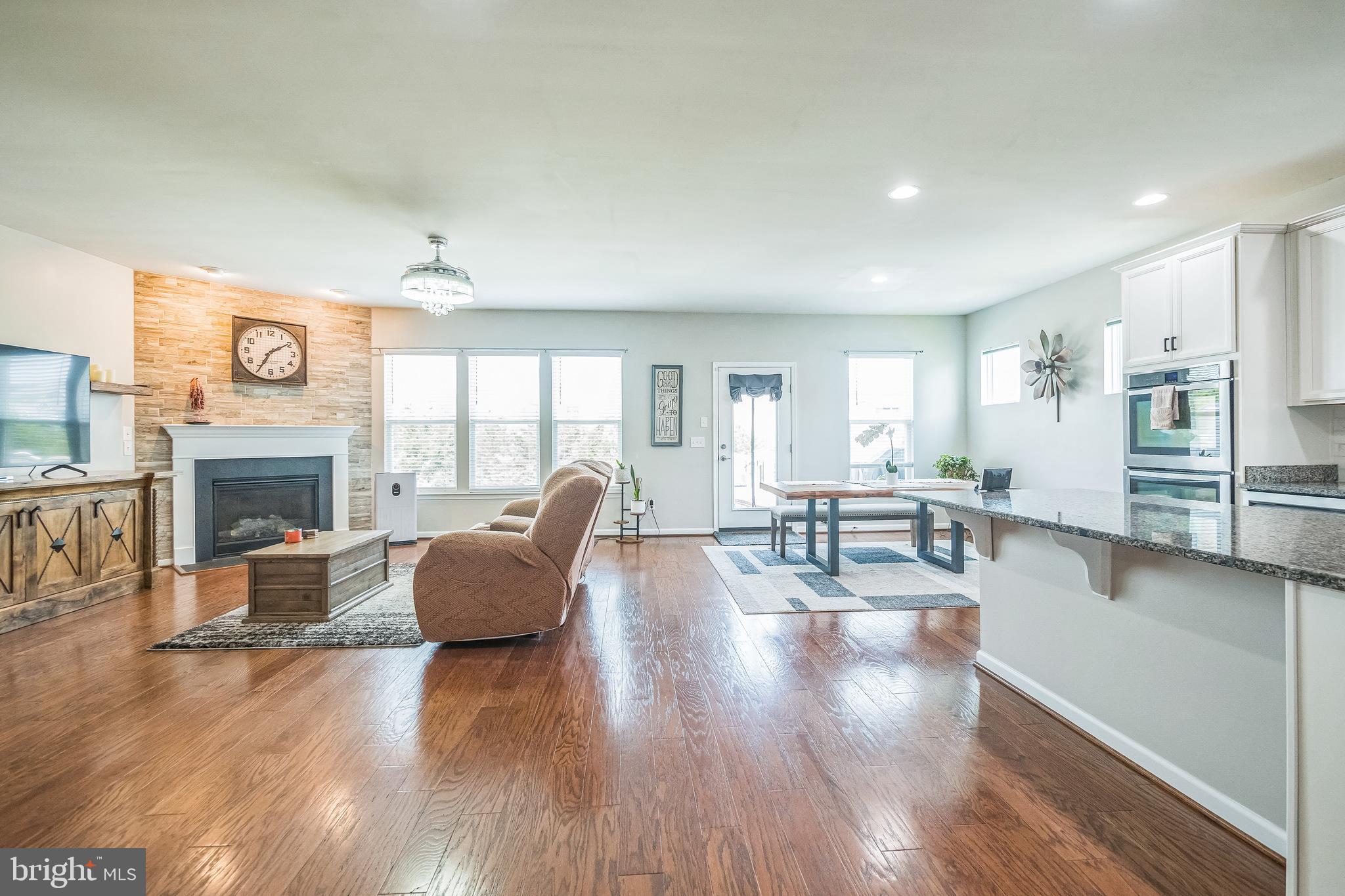 114 WAKEFIELD COURT
