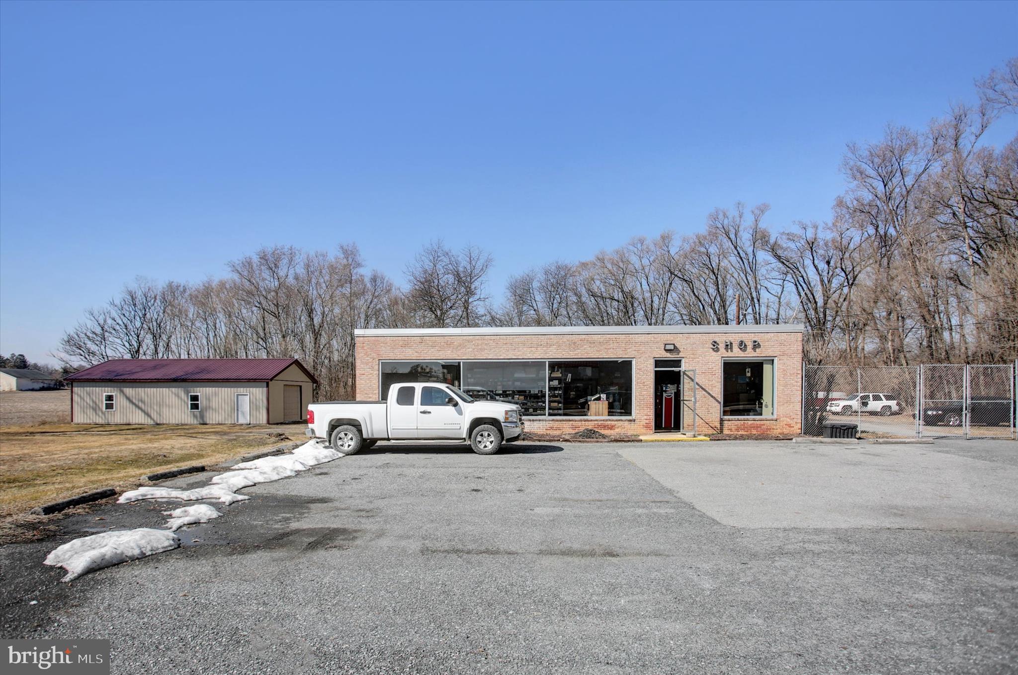 1050 HARRISBURG PIKE