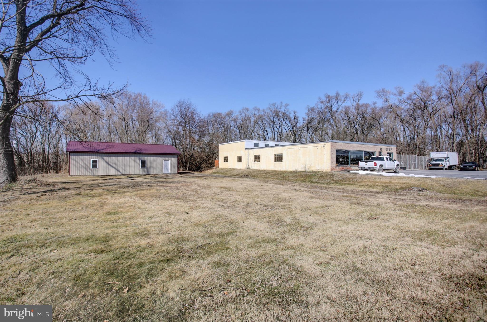 1050 HARRISBURG PIKE