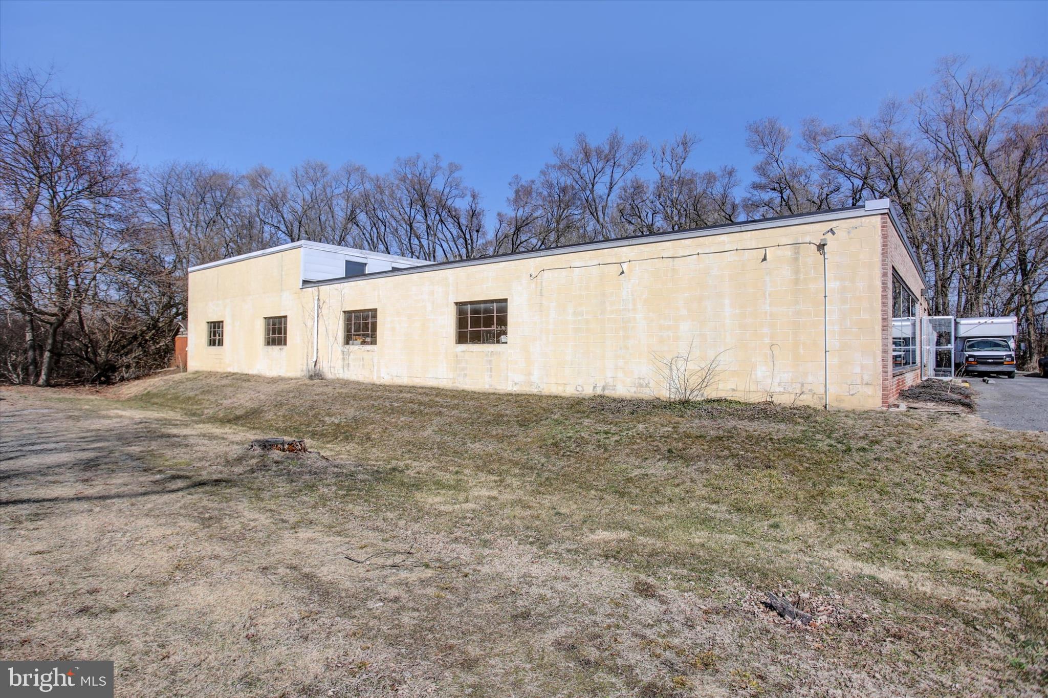 1050 HARRISBURG PIKE