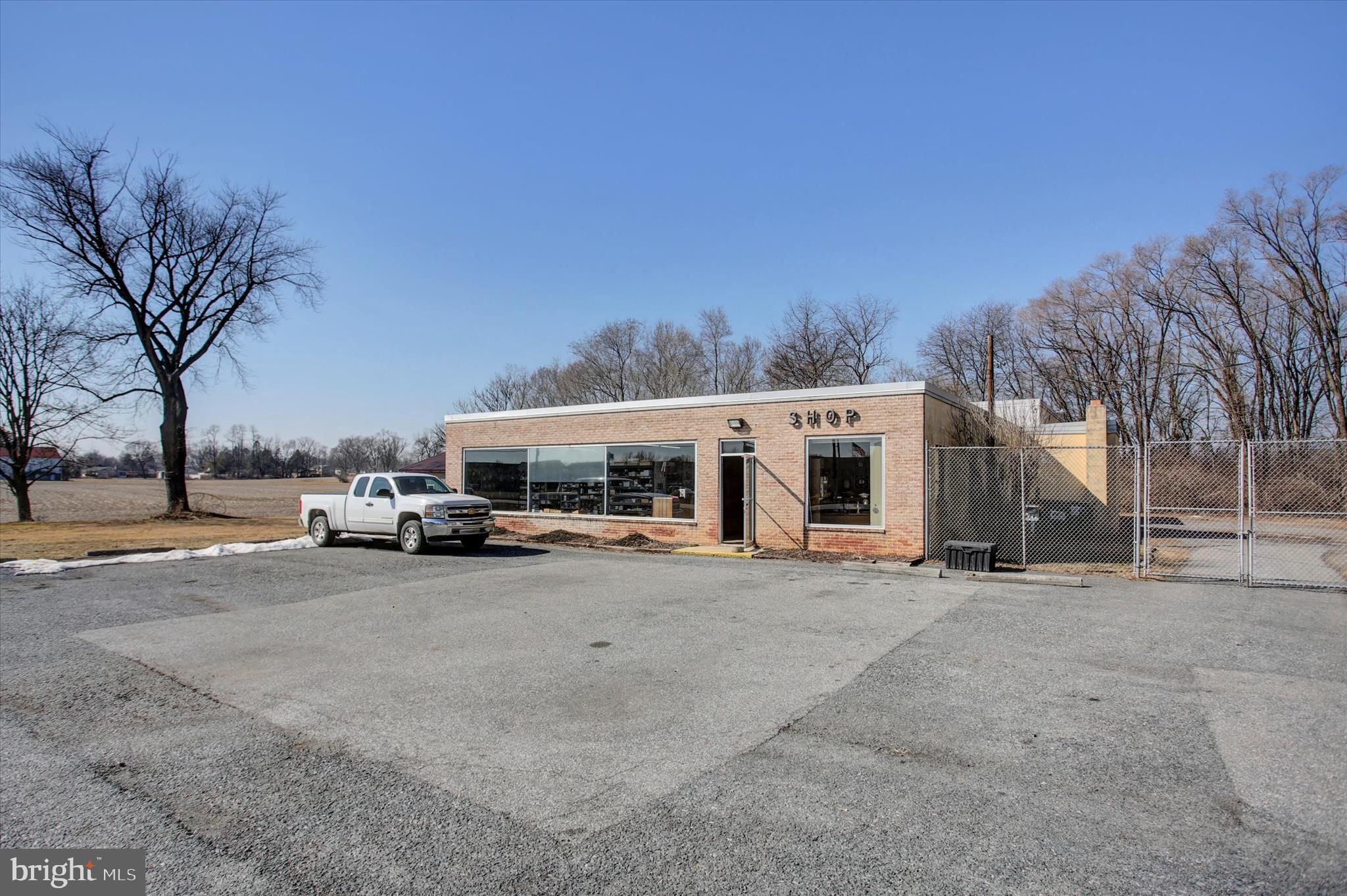 1050 HARRISBURG PIKE