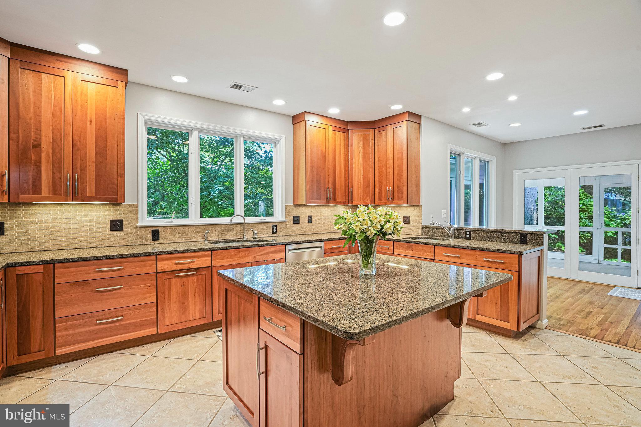 RAVENWOOD PARK - Residential