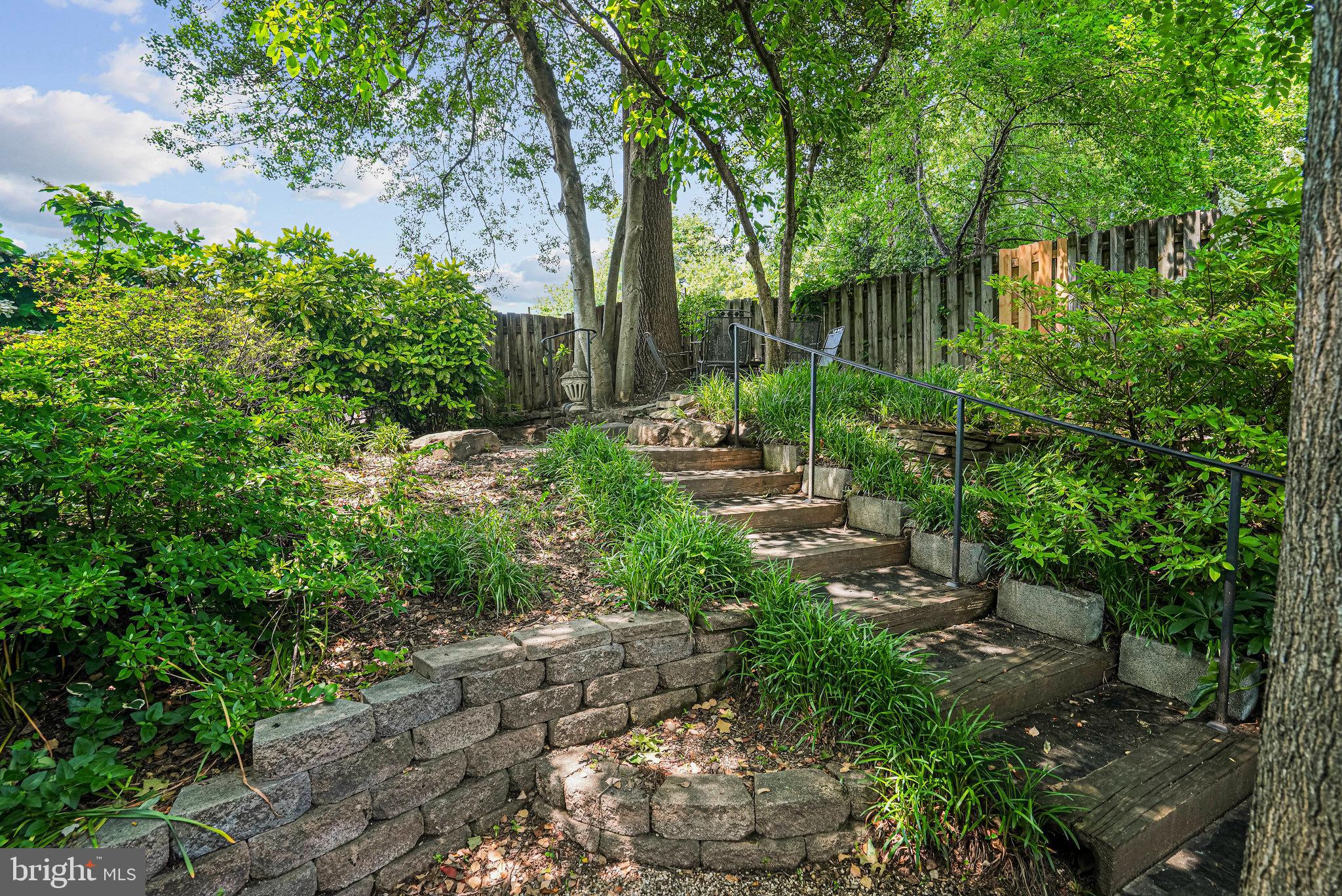 RAVENWOOD PARK - Residential