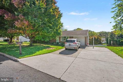 Photo of 612 Park Hills Drive, MECHANICSBURG, PA 17055 (MLS # PACB2059228)