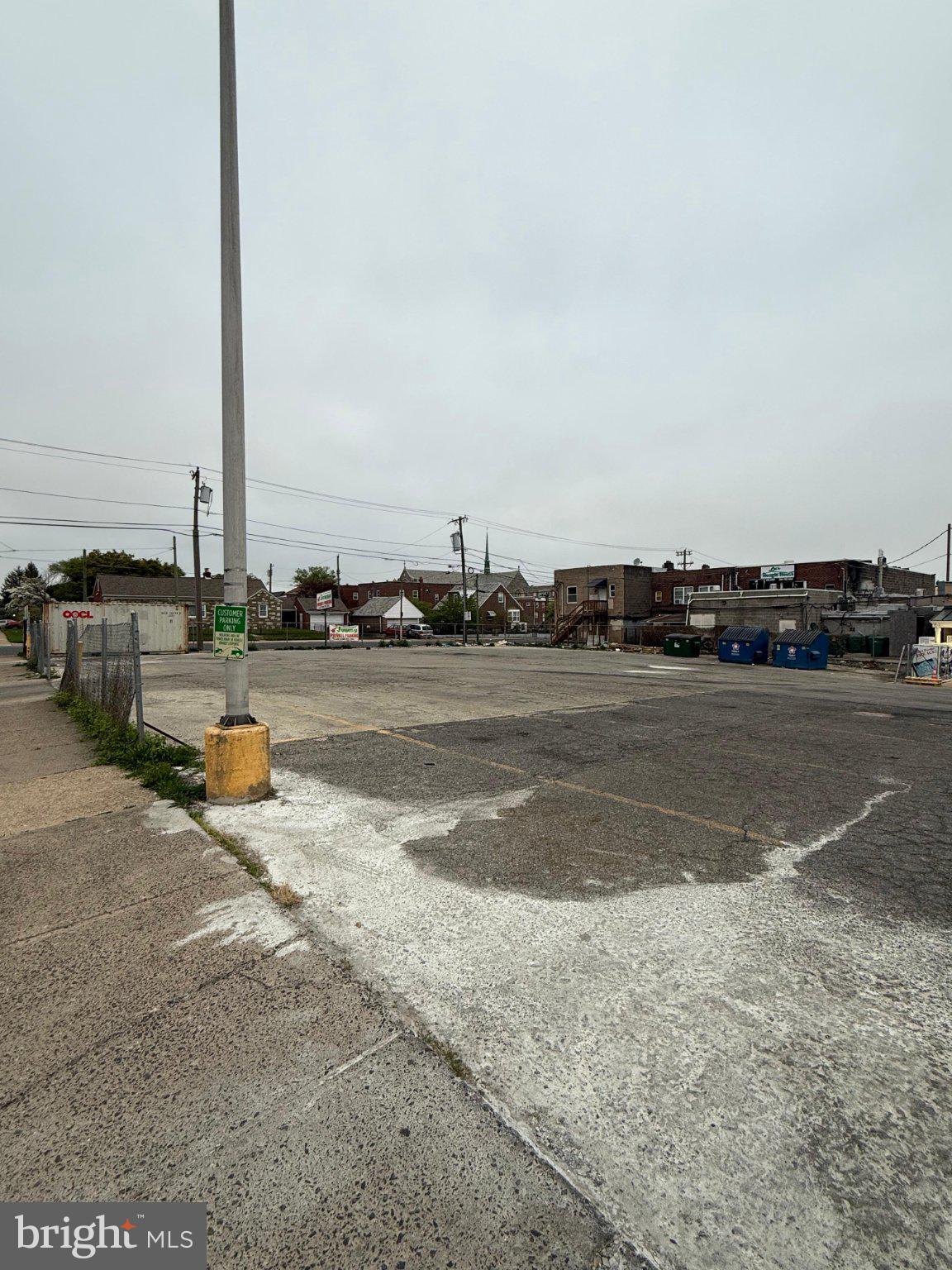 PHILADELPHIA - Land