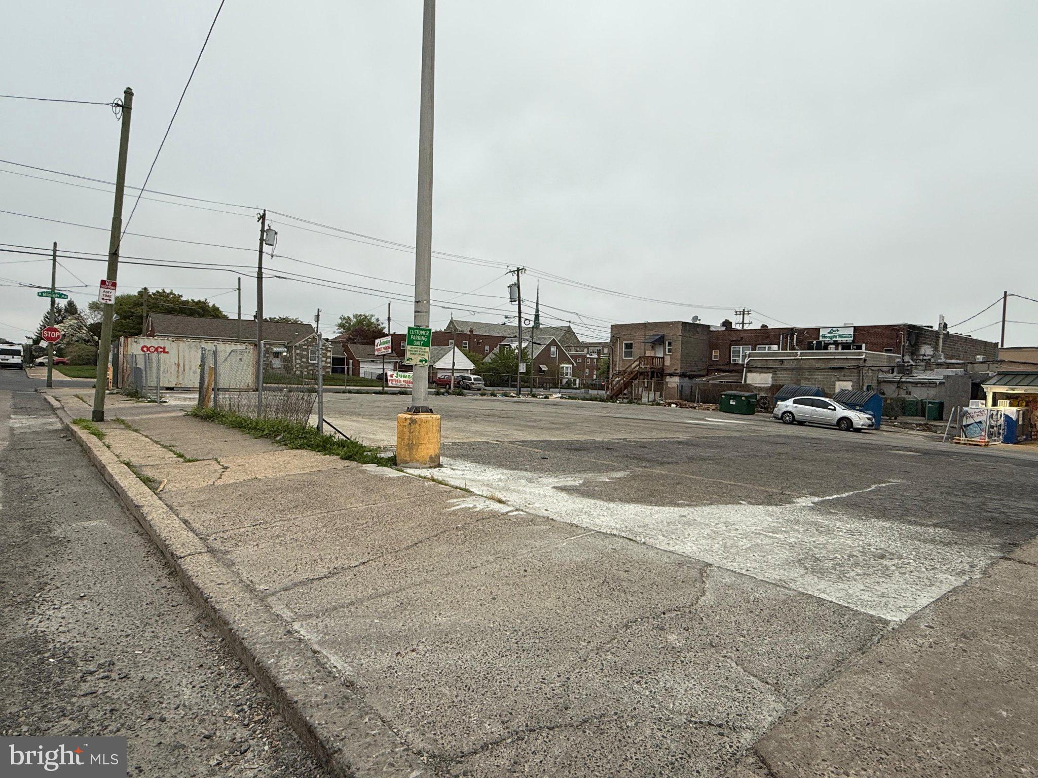 PHILADELPHIA - Land