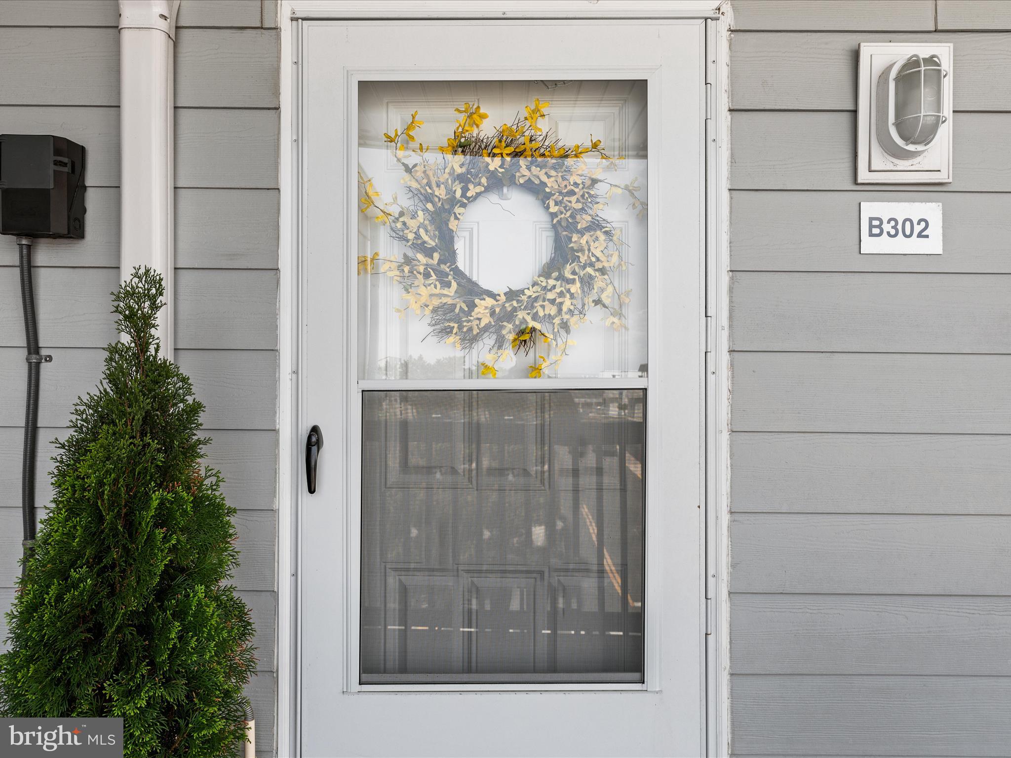 417 ROBIN DRIVE B302