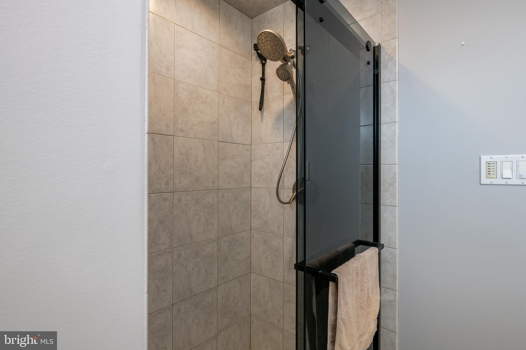 BROAD VIEW FARMS - Residential