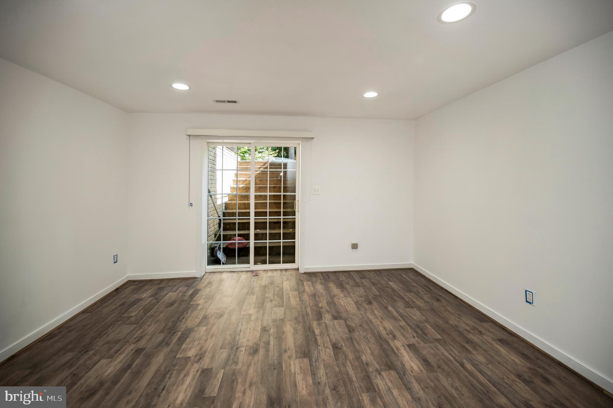 ROYAL OAKS - Residential