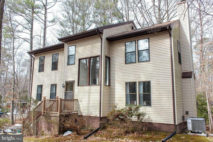 Wonderful Wildewood Location!  3 bedrooms with another room which could be used as 4th bedroom or office/ 2 full baths and 2 half baths.  New granite countertops. Beautiful Bamboo flooring in Living and Dining Rooms.  Separate family room with wood burning fireplace. Freshly painted. Conveniently located near PAX River NAS, shopping and restaurants. 1 Year Home Warranty included.