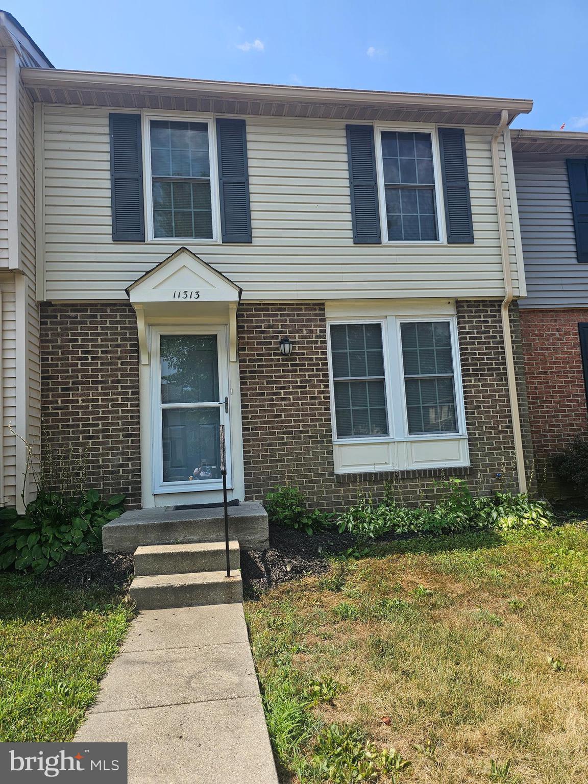 Look no further! Welcome to your new home!
This cozy townhome features an entrance from the main level into the living room. The kitchen is spacious with an adjoining dining area and view into the backyard. A half-bath is conveniently located on the main level as well.
The 2nd level includes the 3 bedrooms and full bathroom. The master bedroom has a walk-in closet and a private door into the bathroom.
The main attraction of the finished basement is its large family room, half-bath and exit to backyard. As an extra amenity, an additional shower is located in the basement.