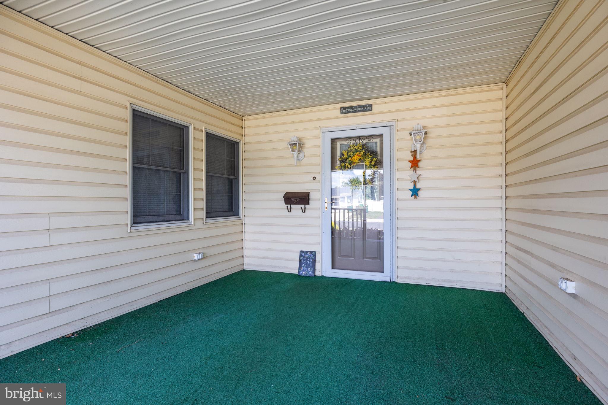 98 PINEWOOD DRIVE