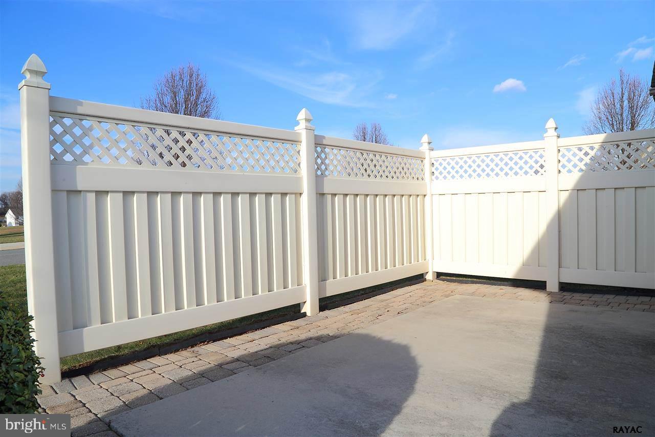 WELLINGTON GREENS - Residential