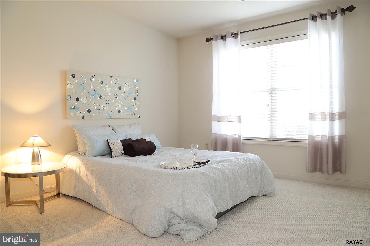 WELLINGTON GREENS - Residential