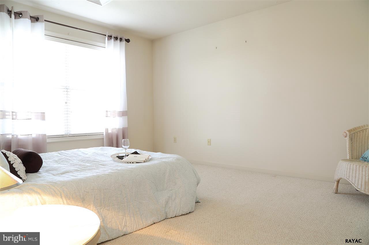 WELLINGTON GREENS - Residential