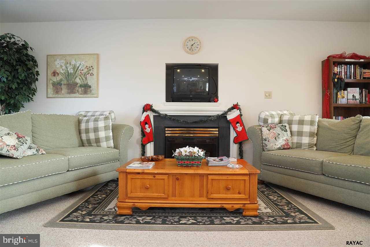 WELLINGTON GREENS - Residential