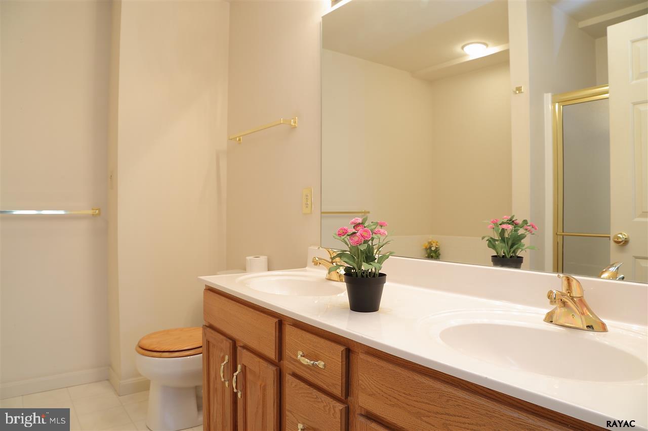 WELLINGTON GREENS - Residential