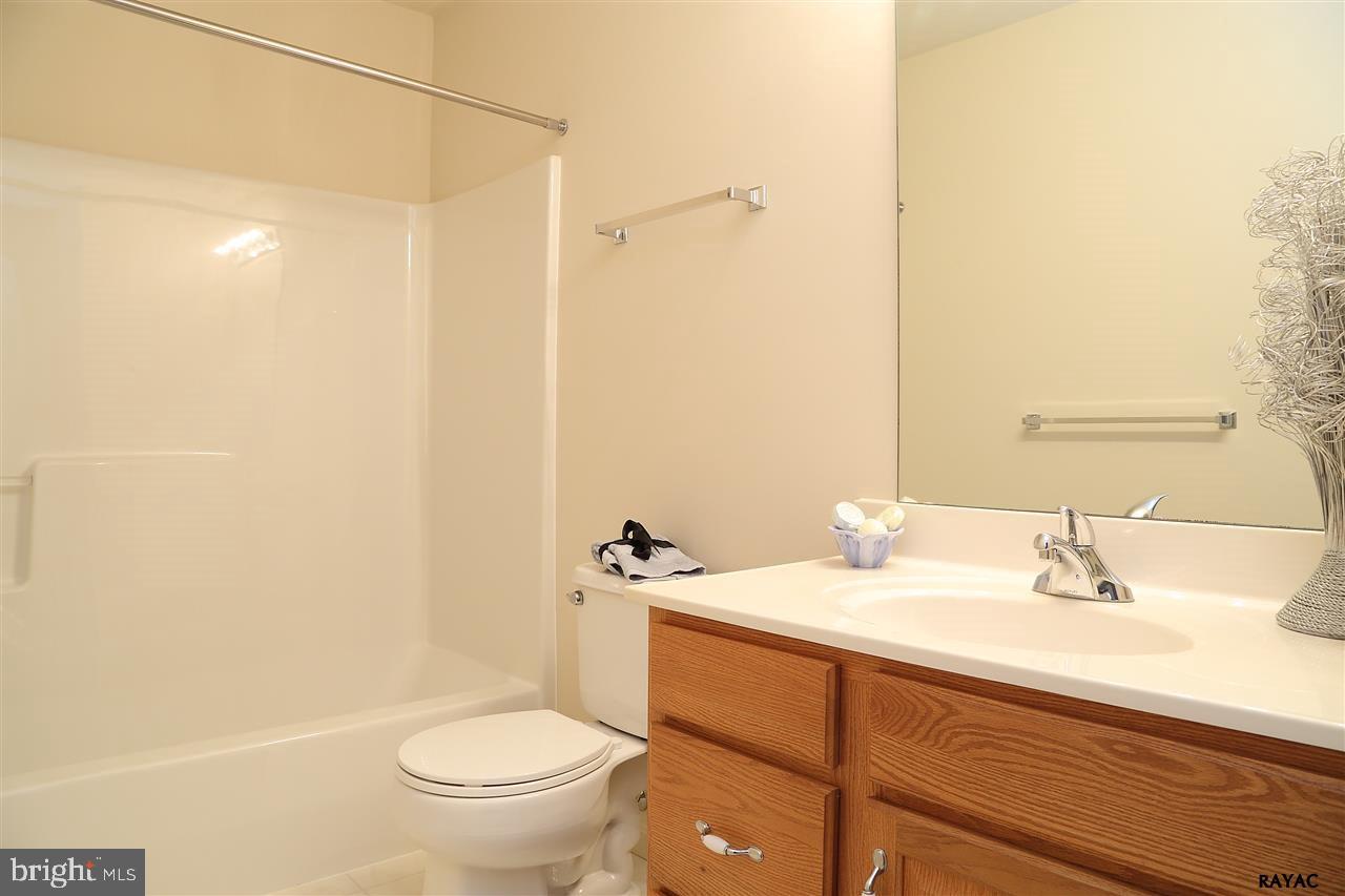 WELLINGTON GREENS - Residential