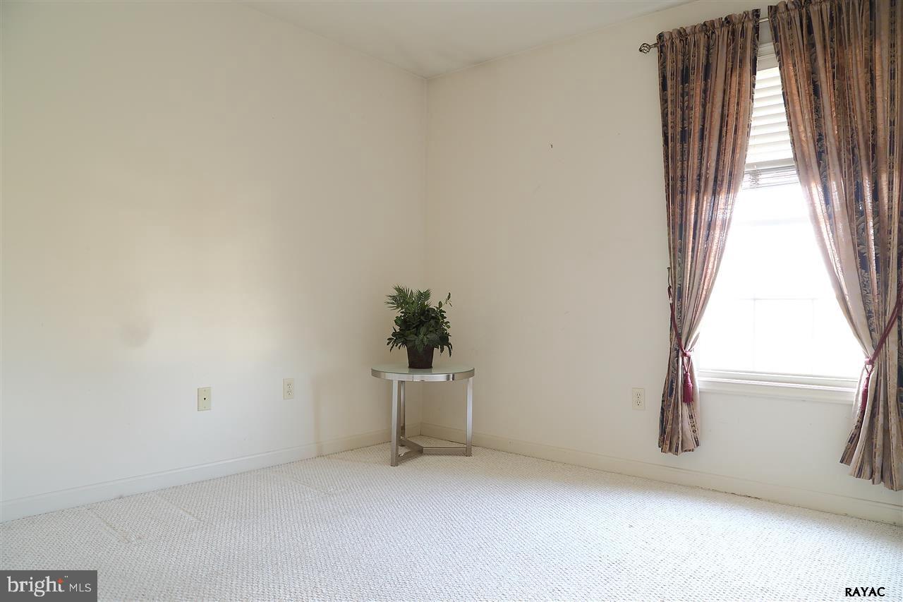 WELLINGTON GREENS - Residential