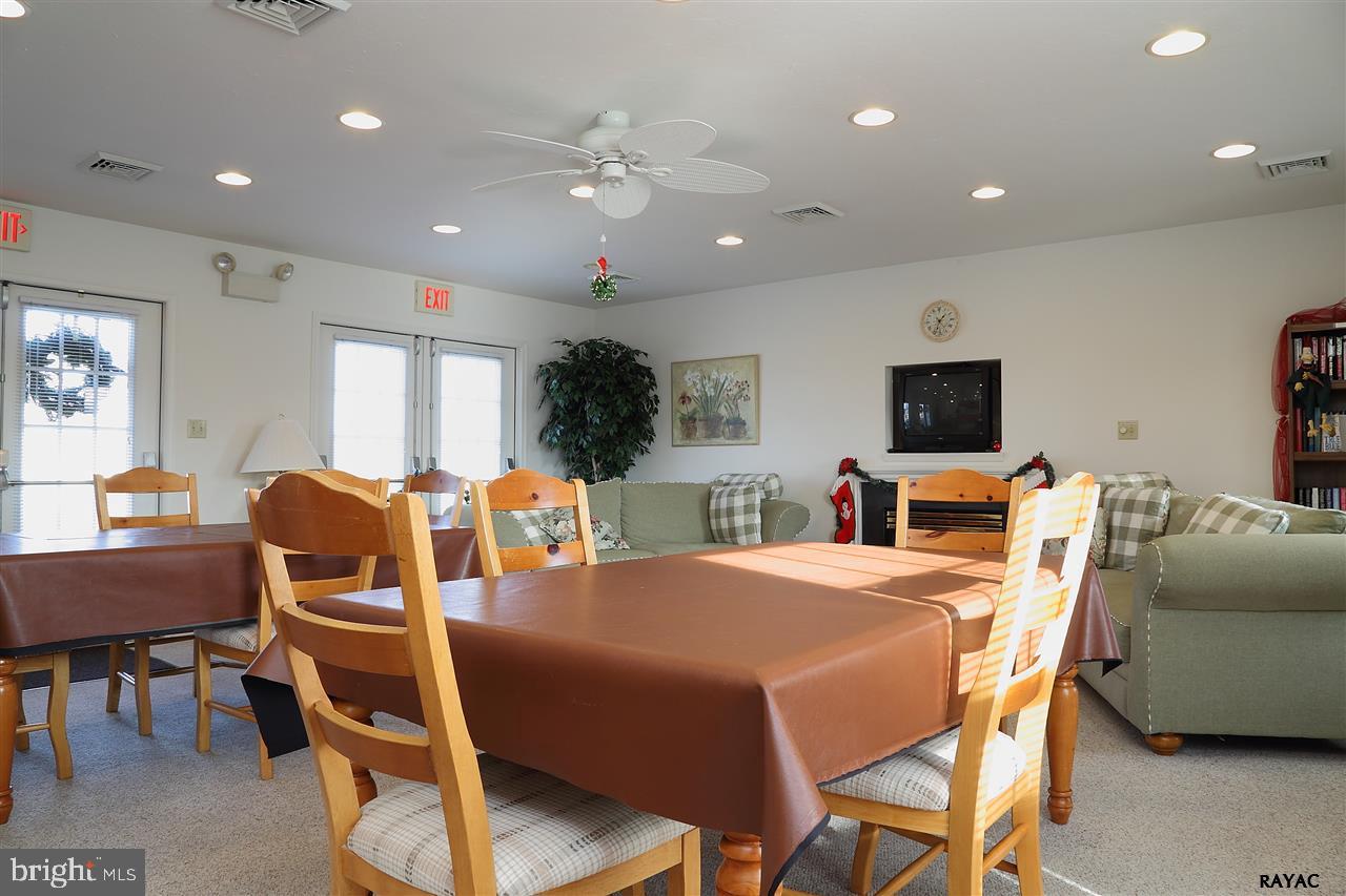 WELLINGTON GREENS - Residential