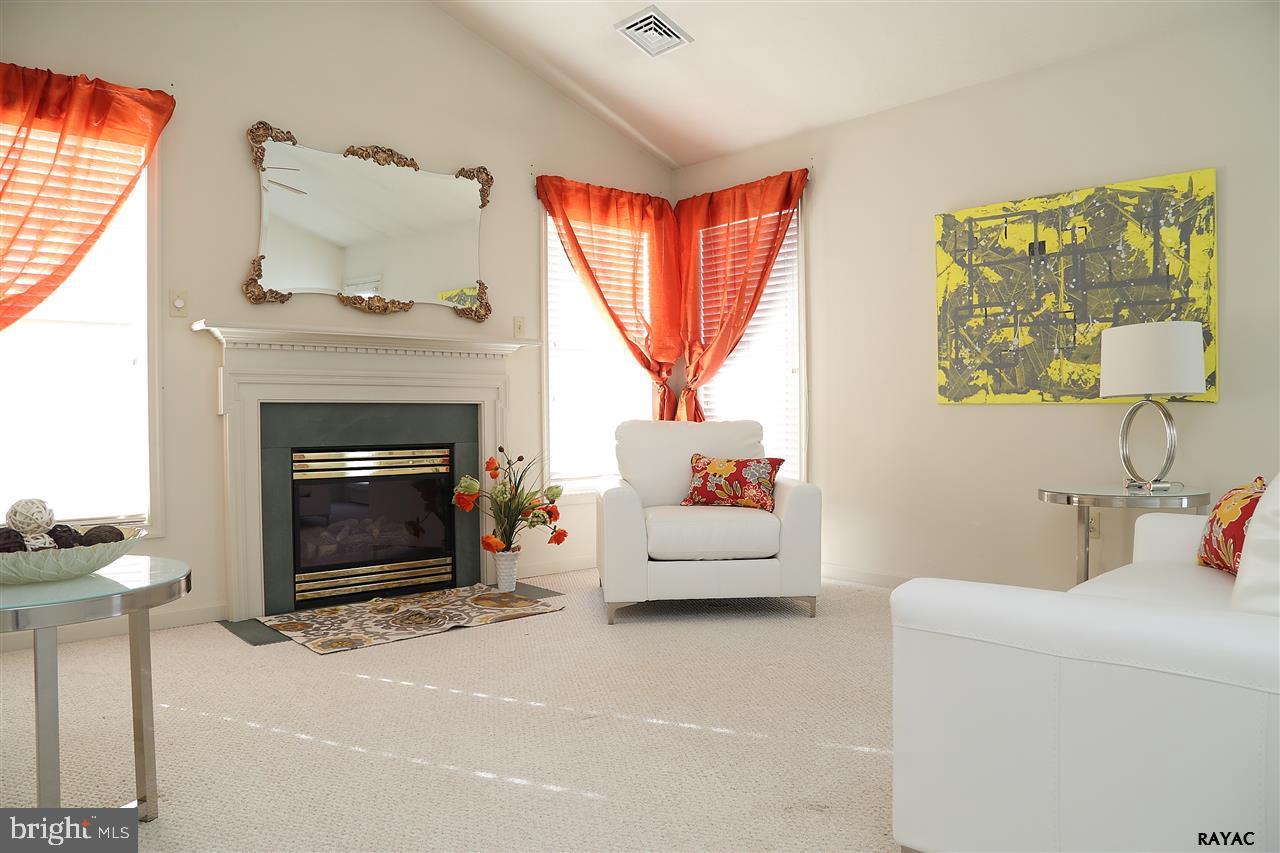 WELLINGTON GREENS - Residential