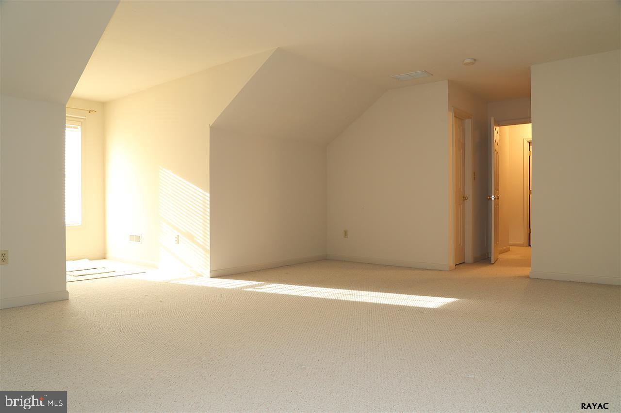 WELLINGTON GREENS - Residential