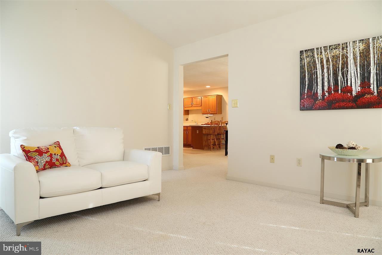 WELLINGTON GREENS - Residential