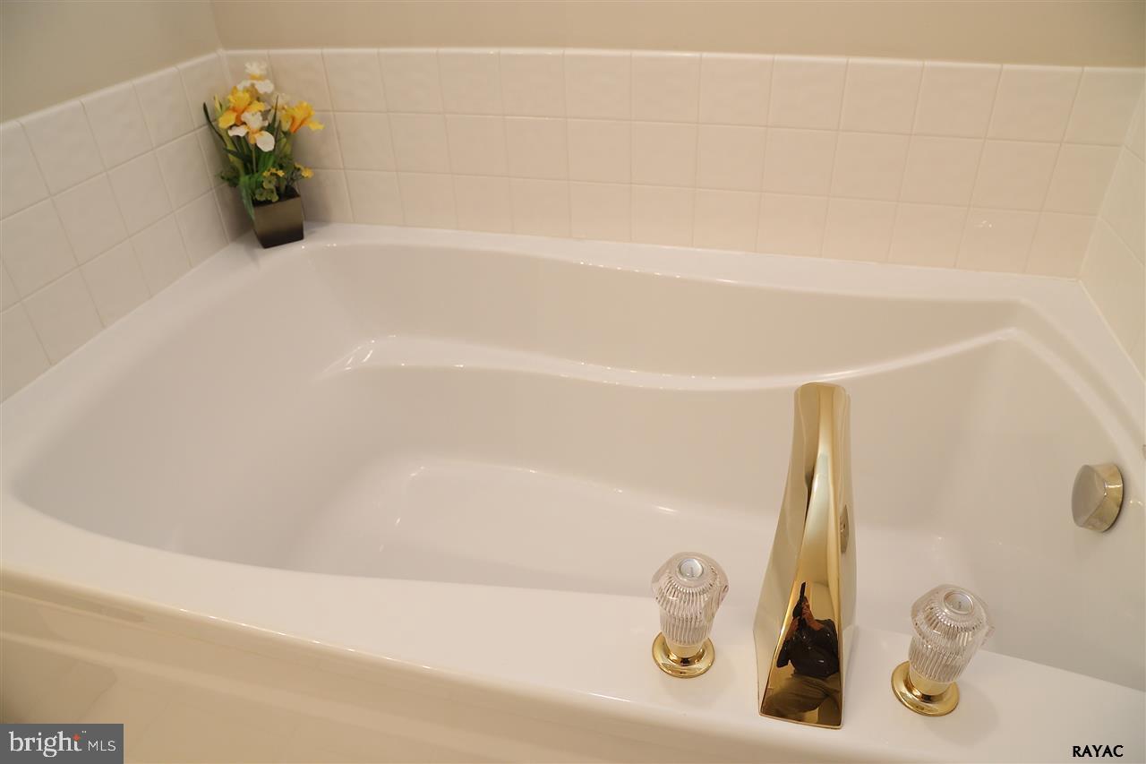 WELLINGTON GREENS - Residential