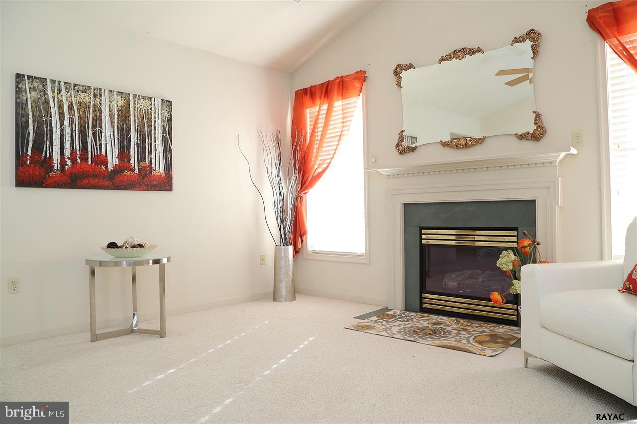 WELLINGTON GREENS - Residential