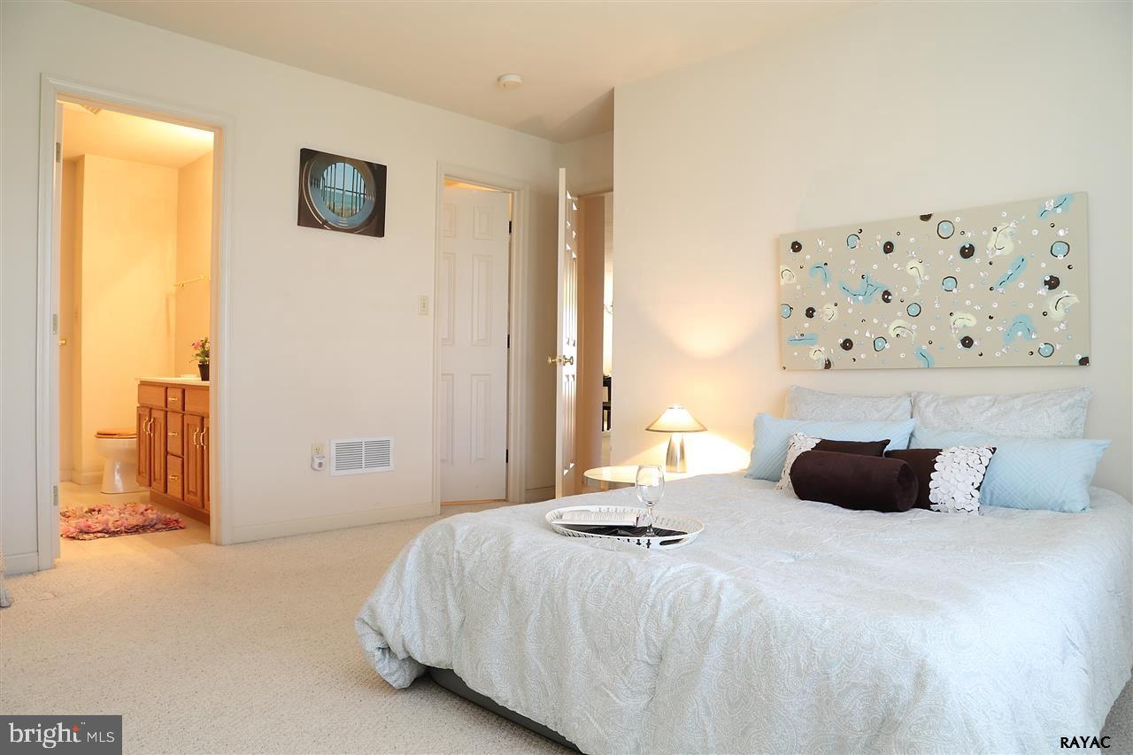 WELLINGTON GREENS - Residential