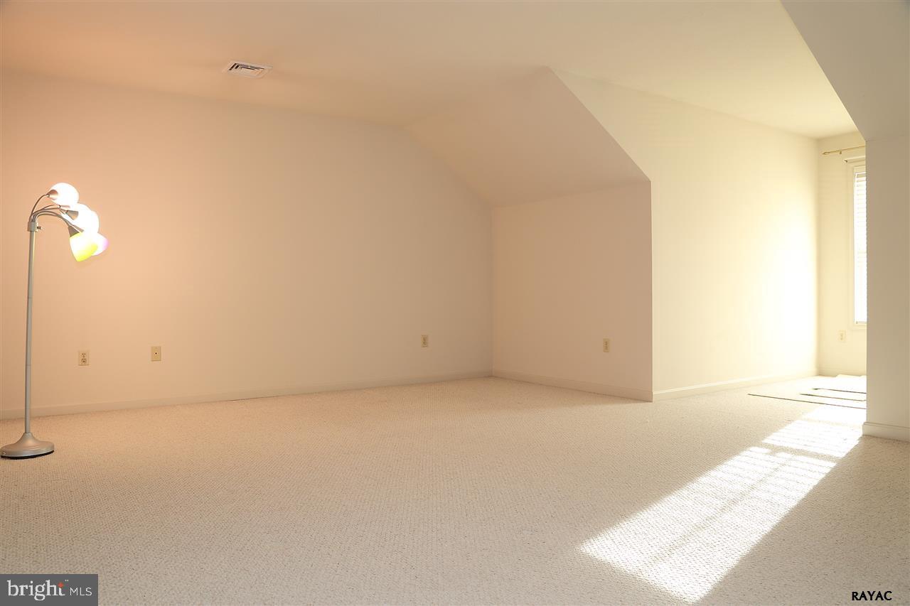 WELLINGTON GREENS - Residential