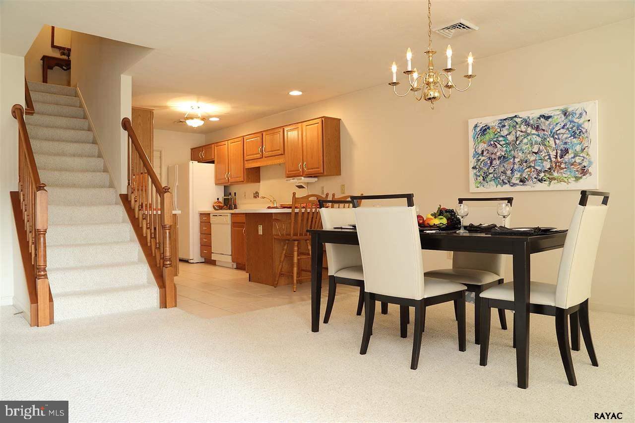 WELLINGTON GREENS - Residential