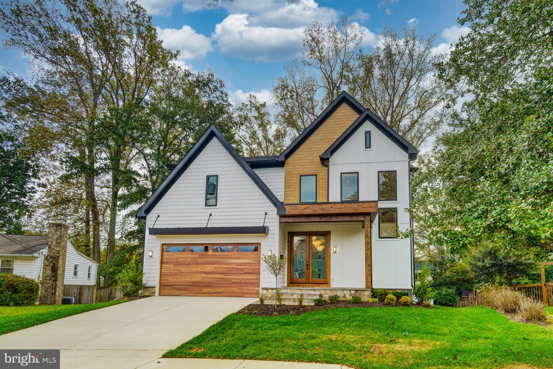 913 SYMPHONY CIRCLE SW