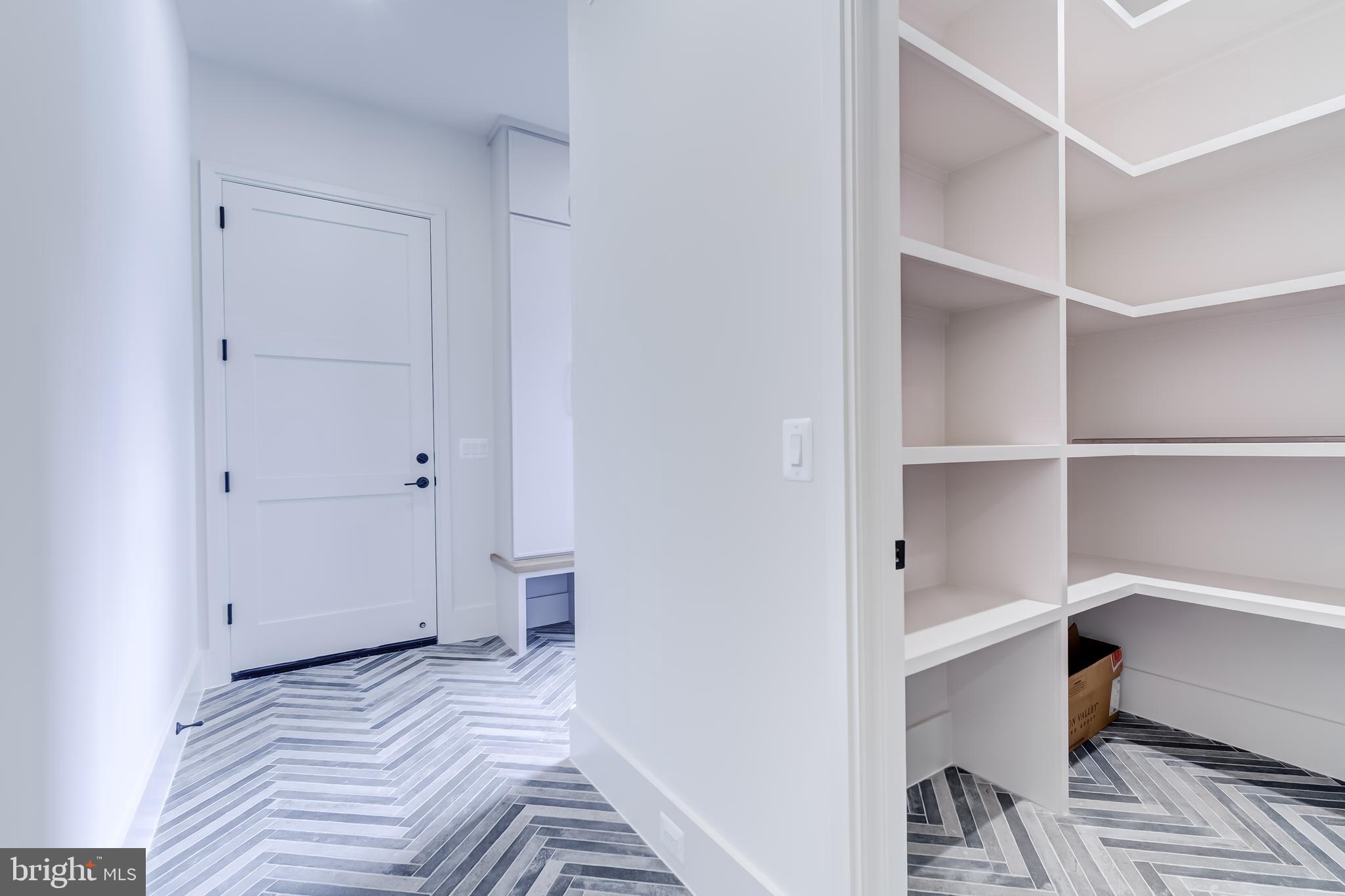 VIENNA WOODS - Residential