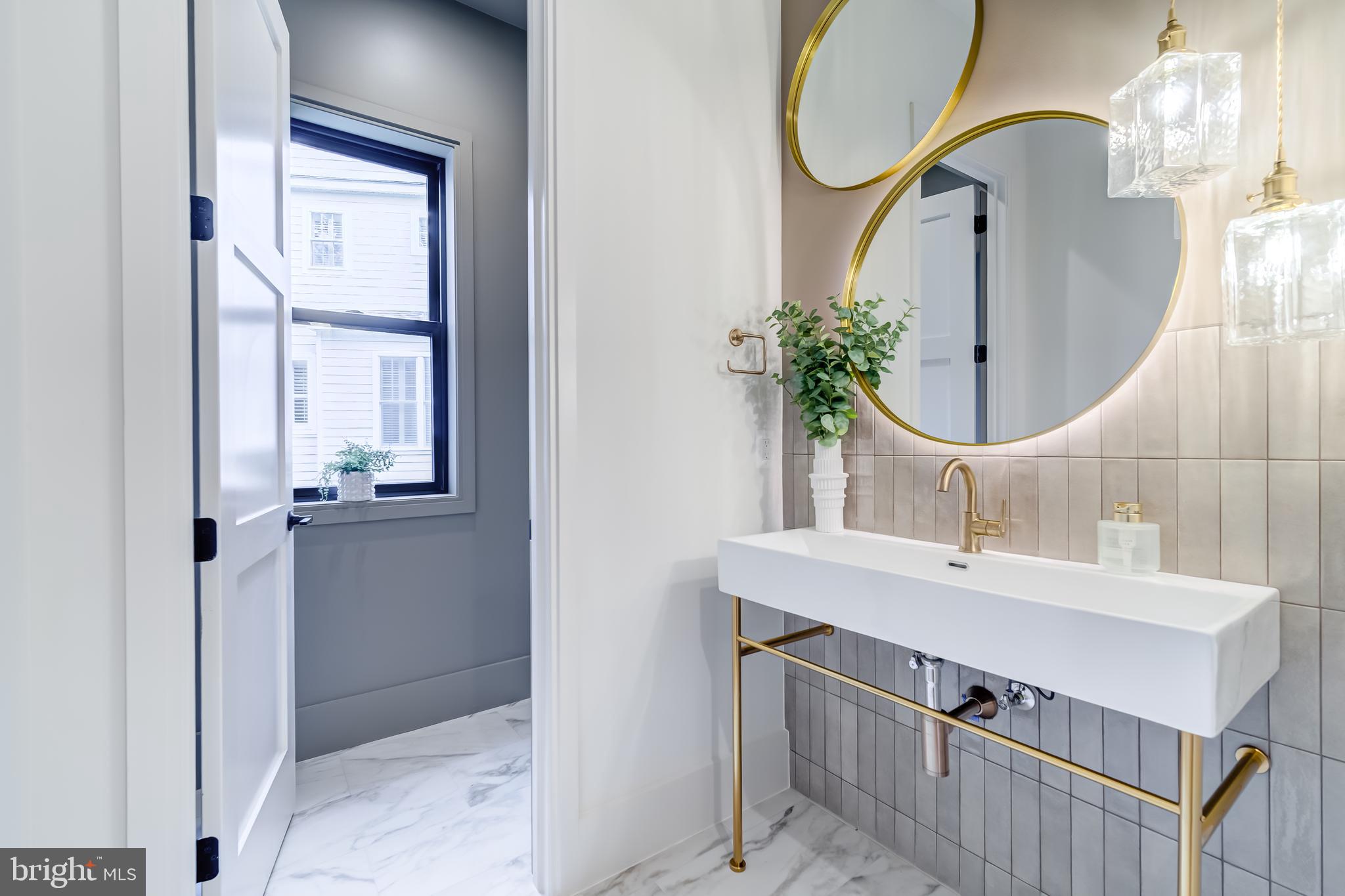 VIENNA WOODS - Residential