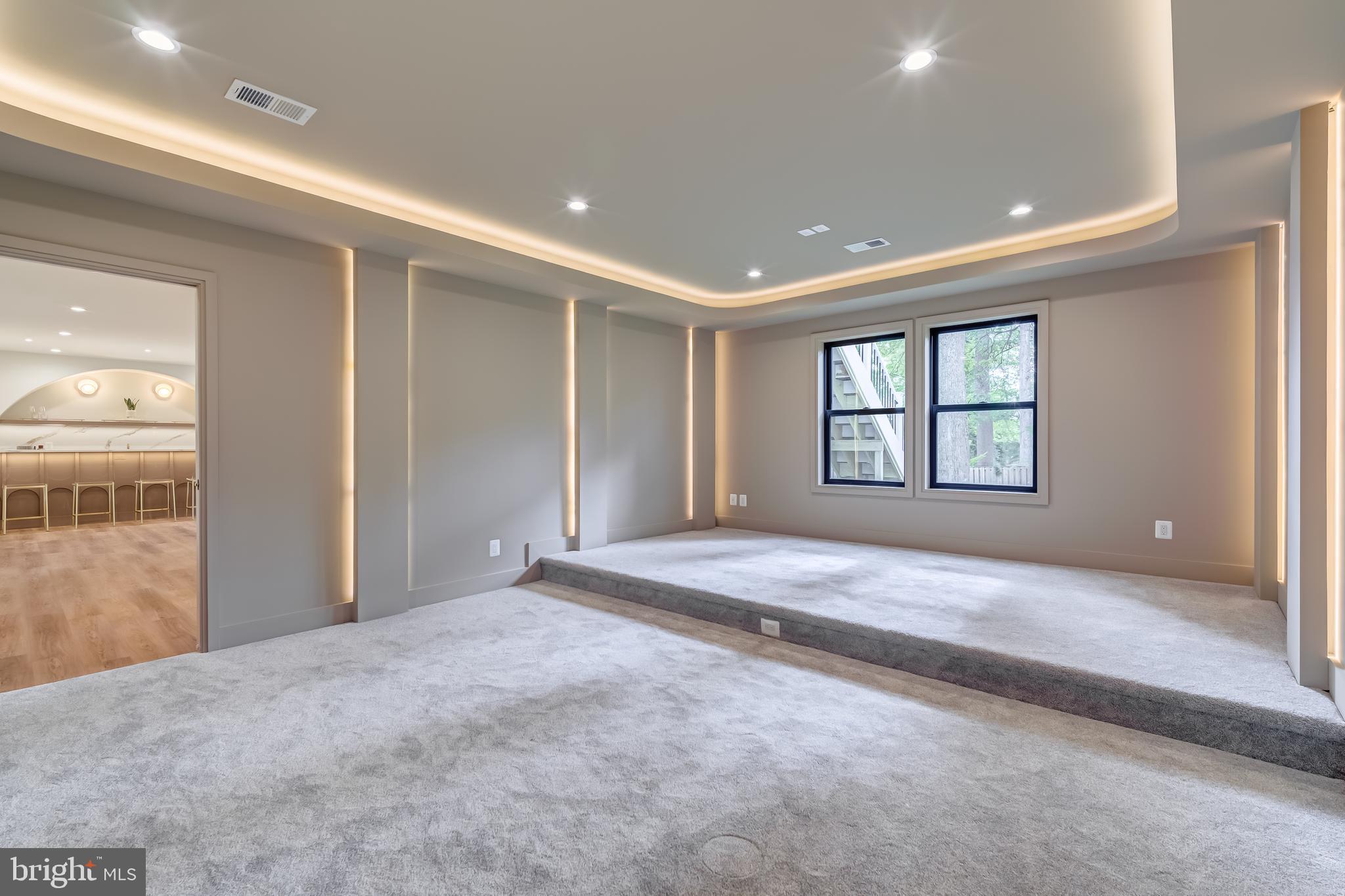 VIENNA WOODS - Residential