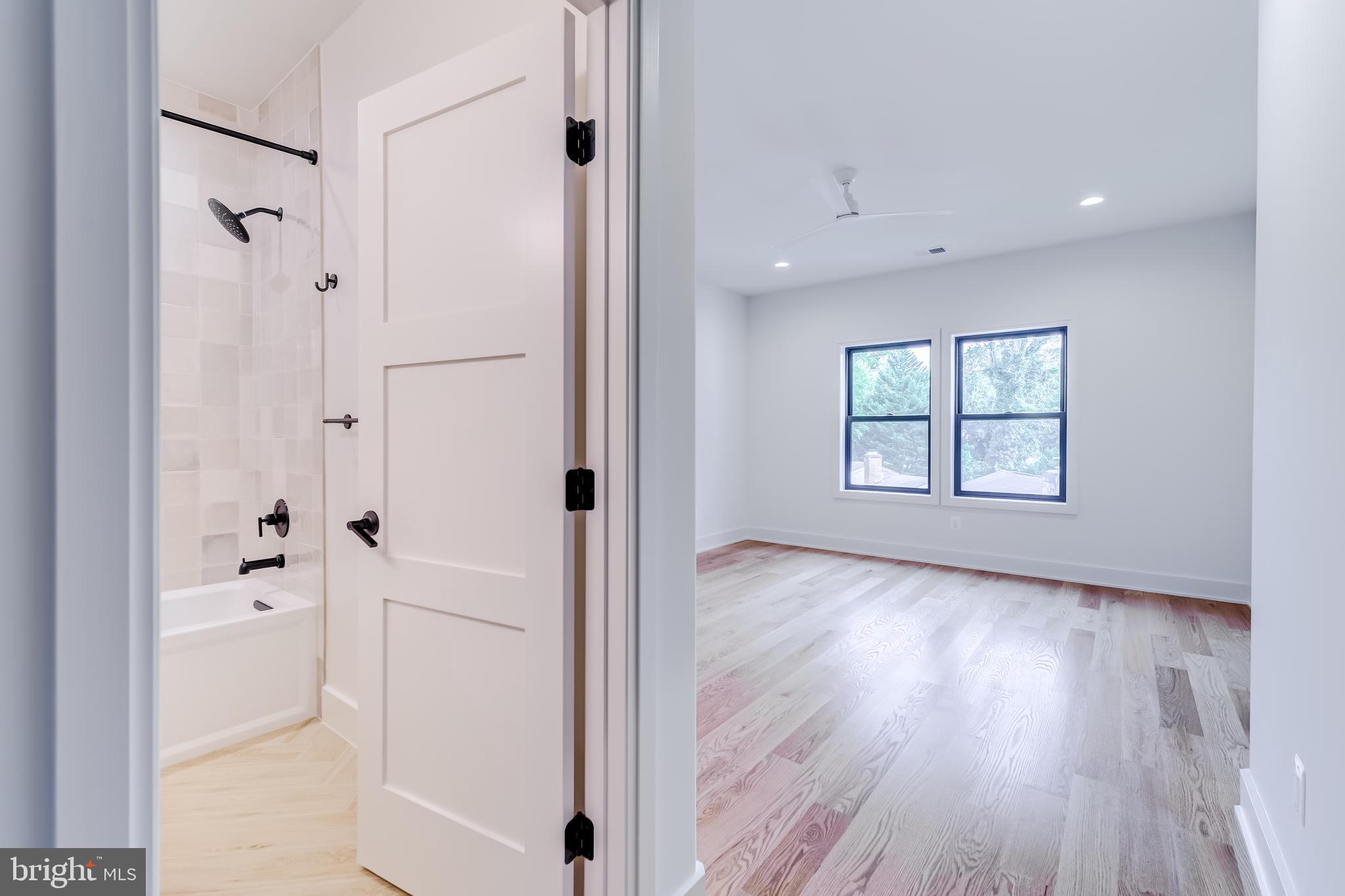 VIENNA WOODS - Residential