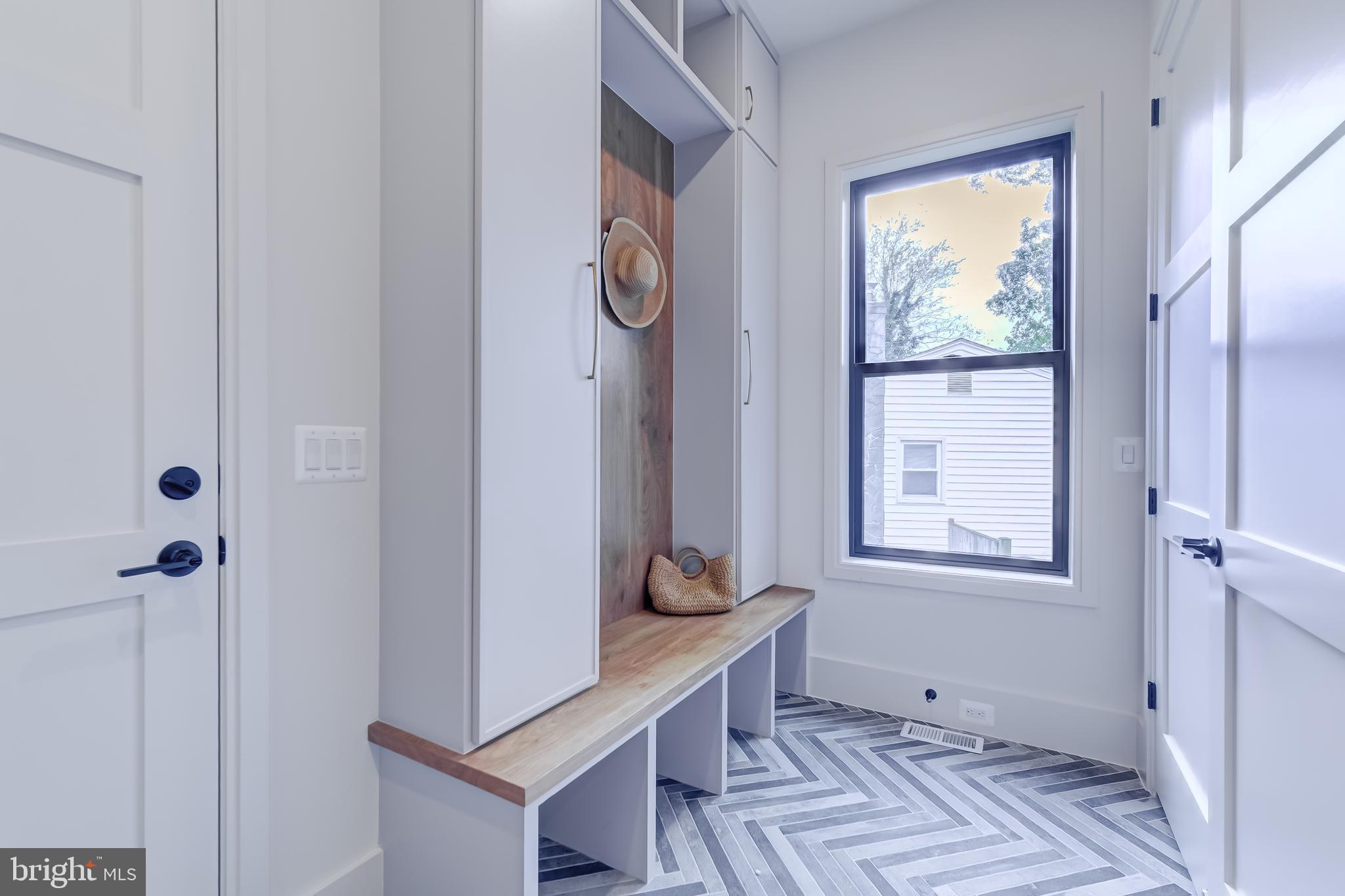 VIENNA WOODS - Residential