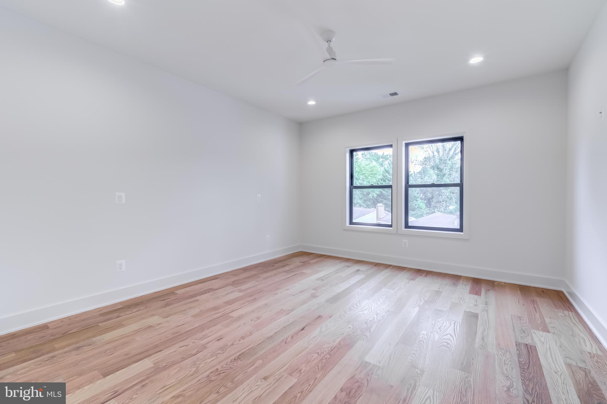 VIENNA WOODS - Residential