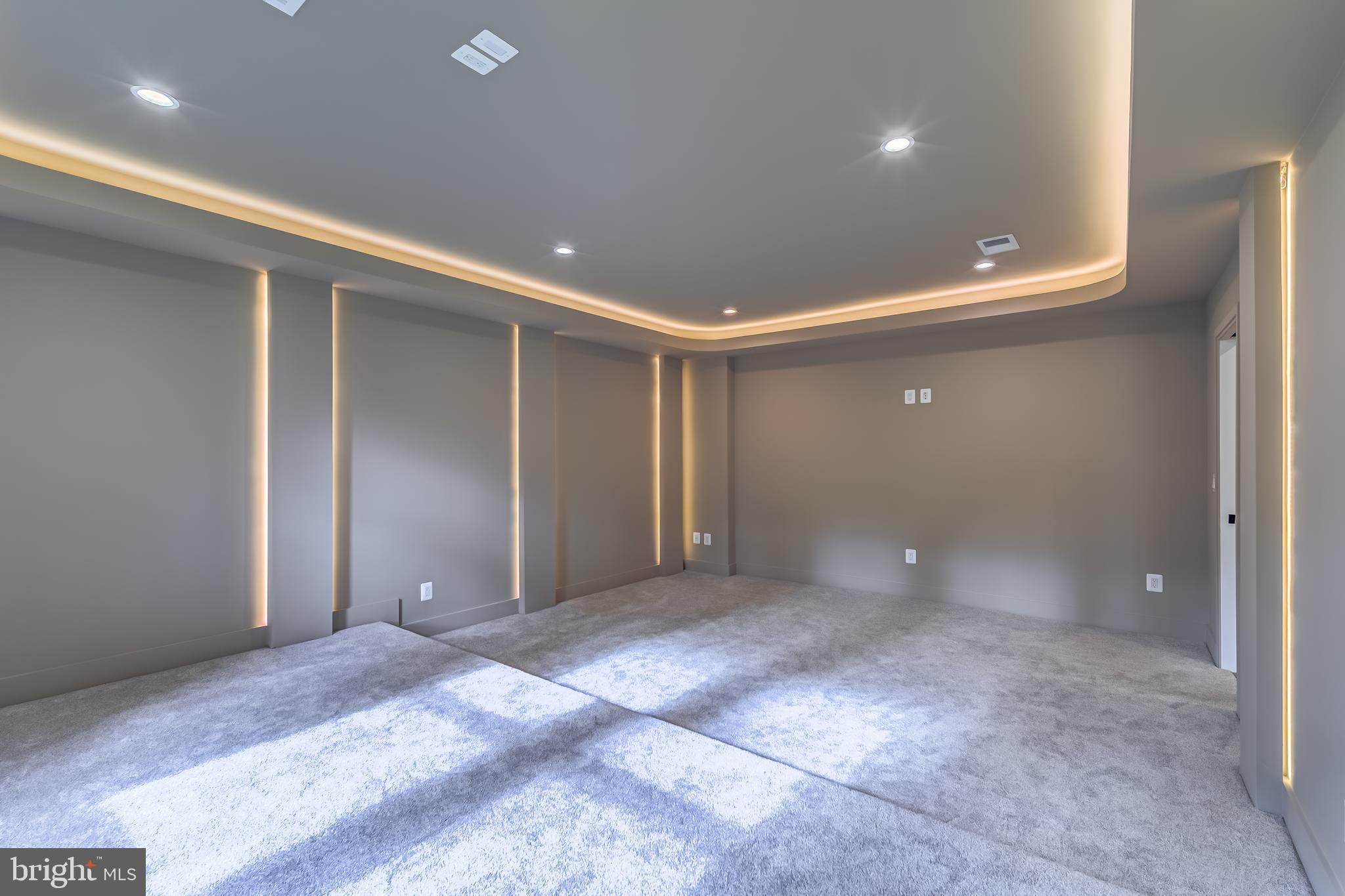 VIENNA WOODS - Residential