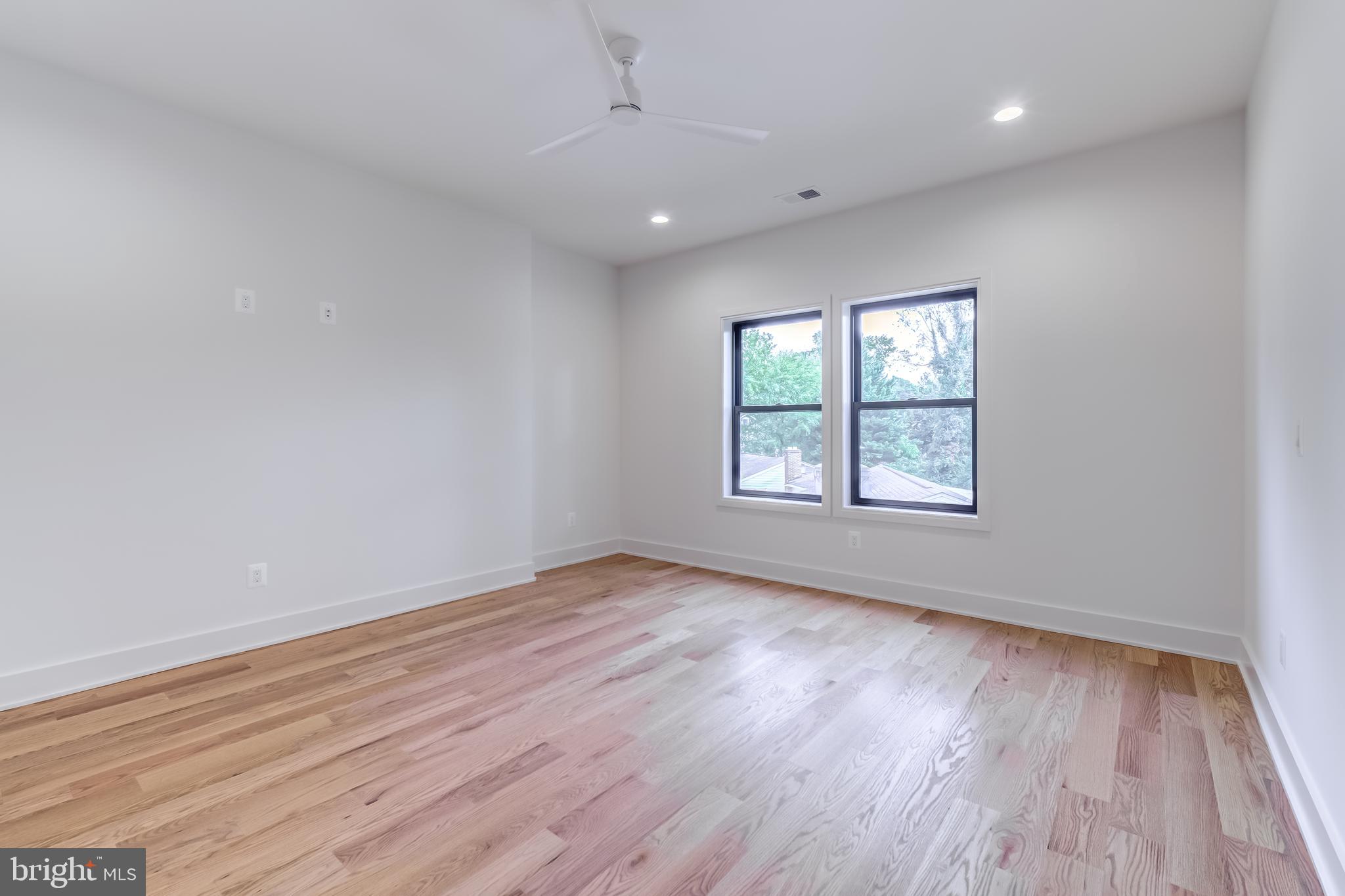 VIENNA WOODS - Residential