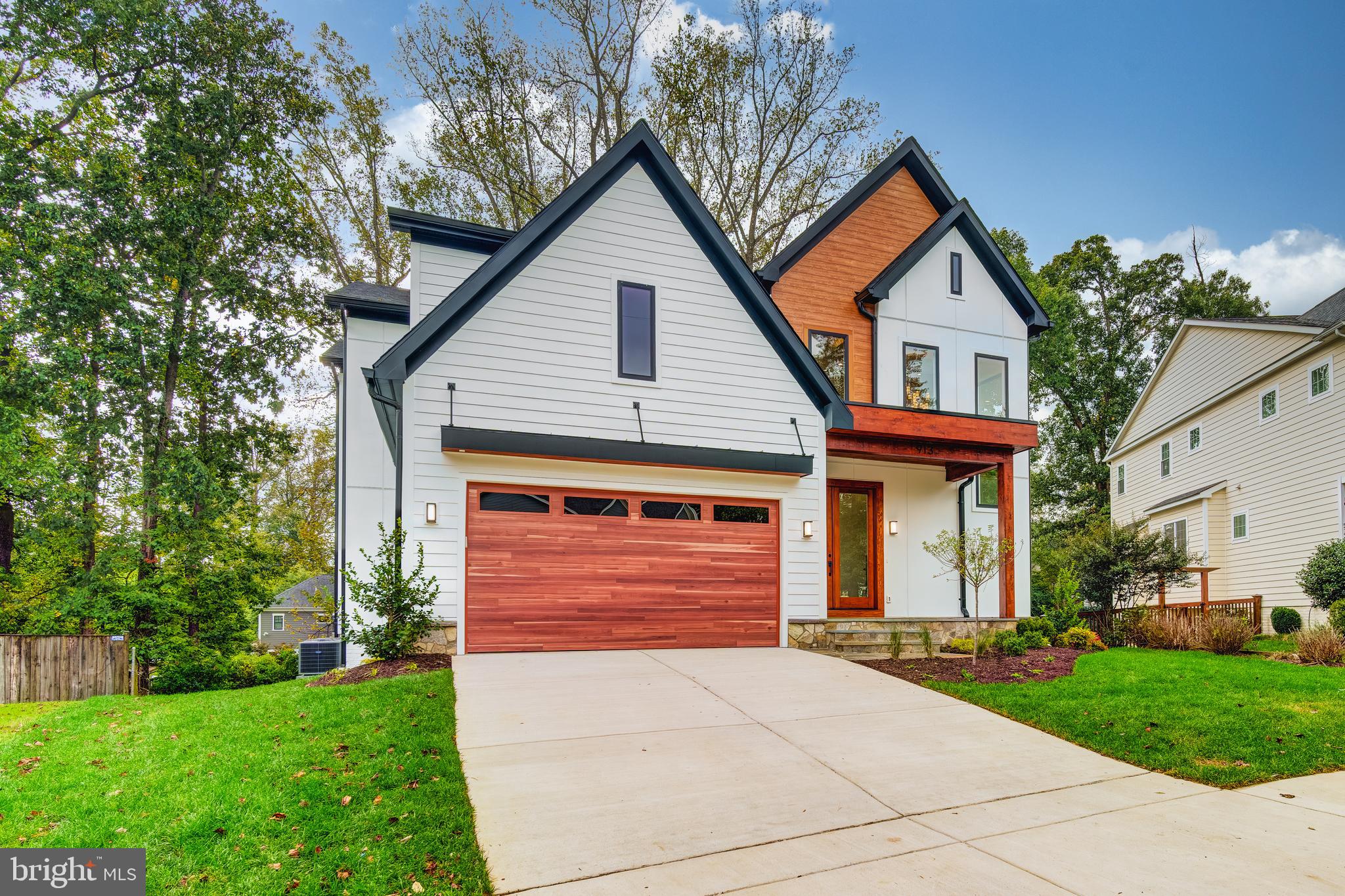 913 SYMPHONY CIRCLE SW