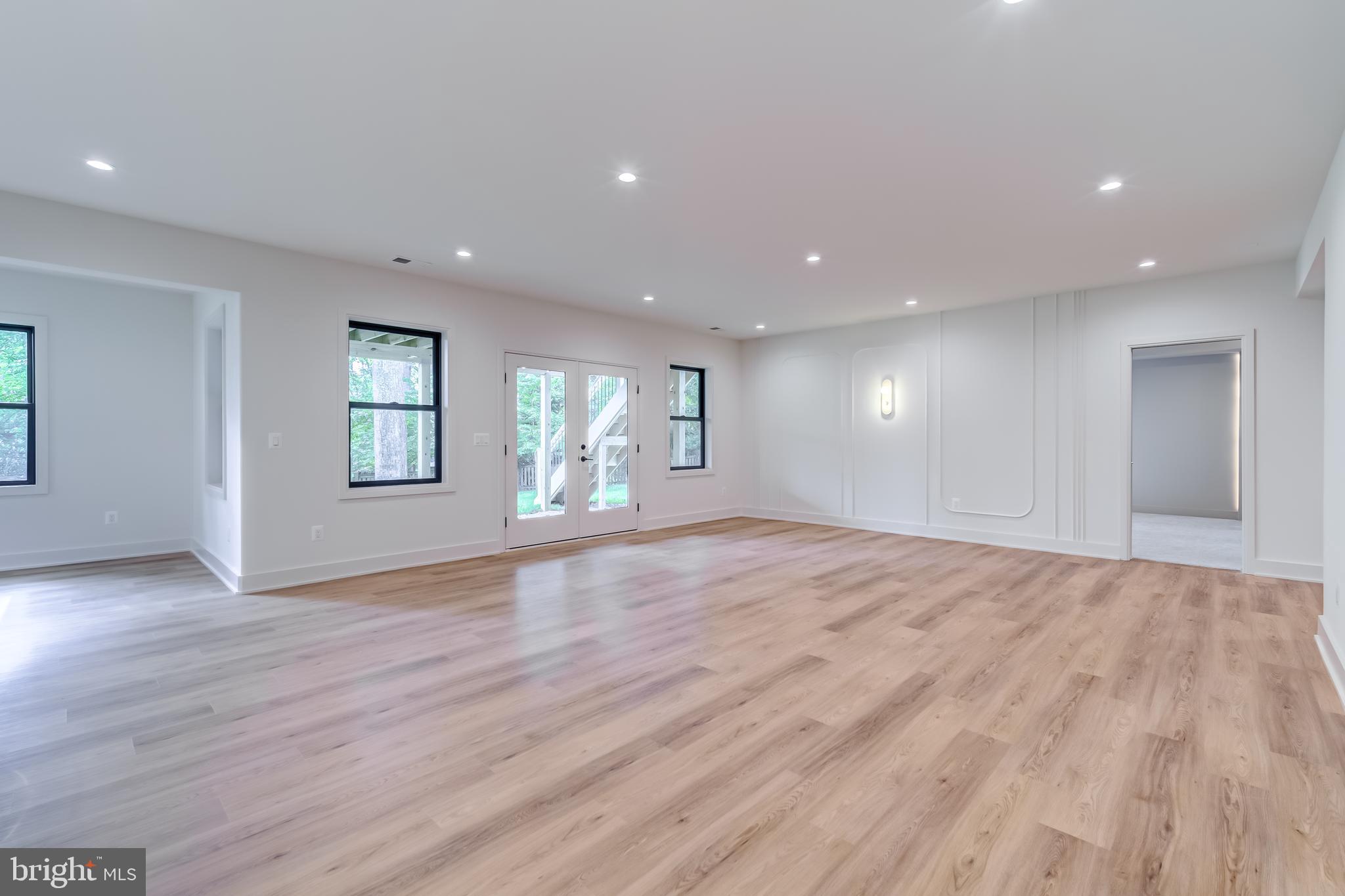 VIENNA WOODS - Residential