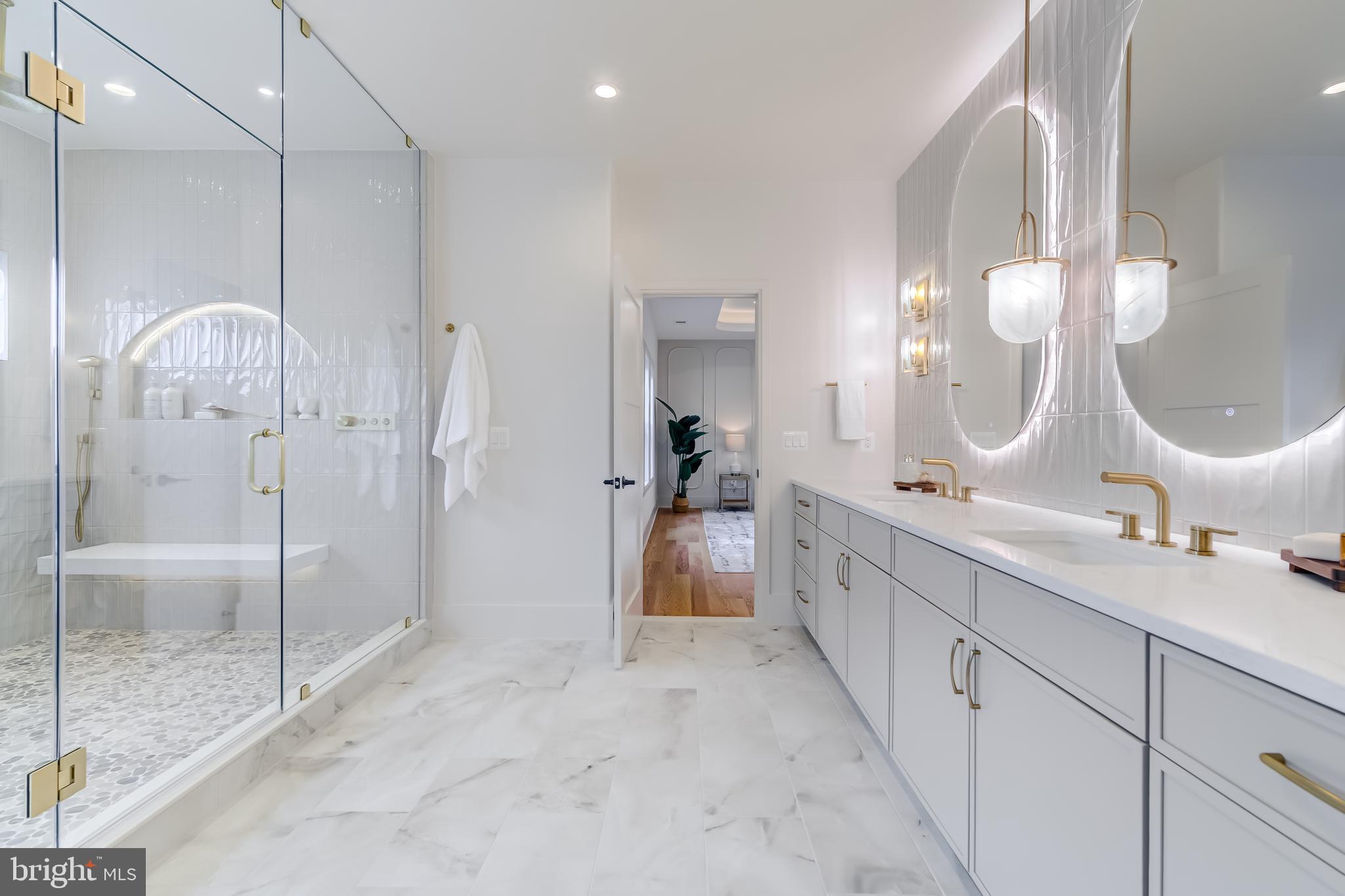 VIENNA WOODS - Residential